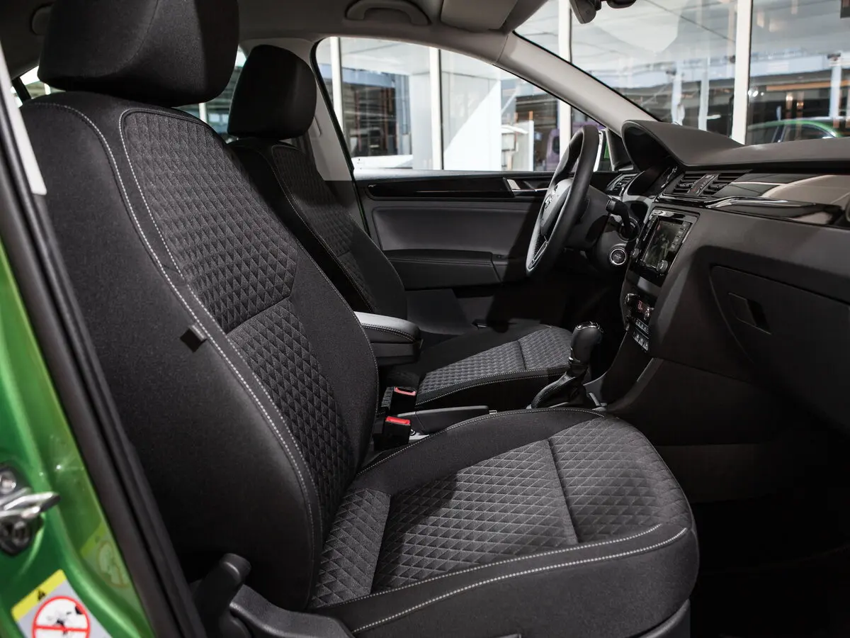 Skoda Rapid I Рестайлинг Лифтбек — фото 8
