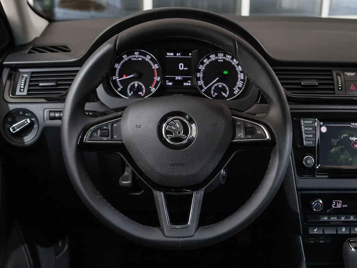 Skoda Rapid I Рестайлинг Лифтбек — фото 9