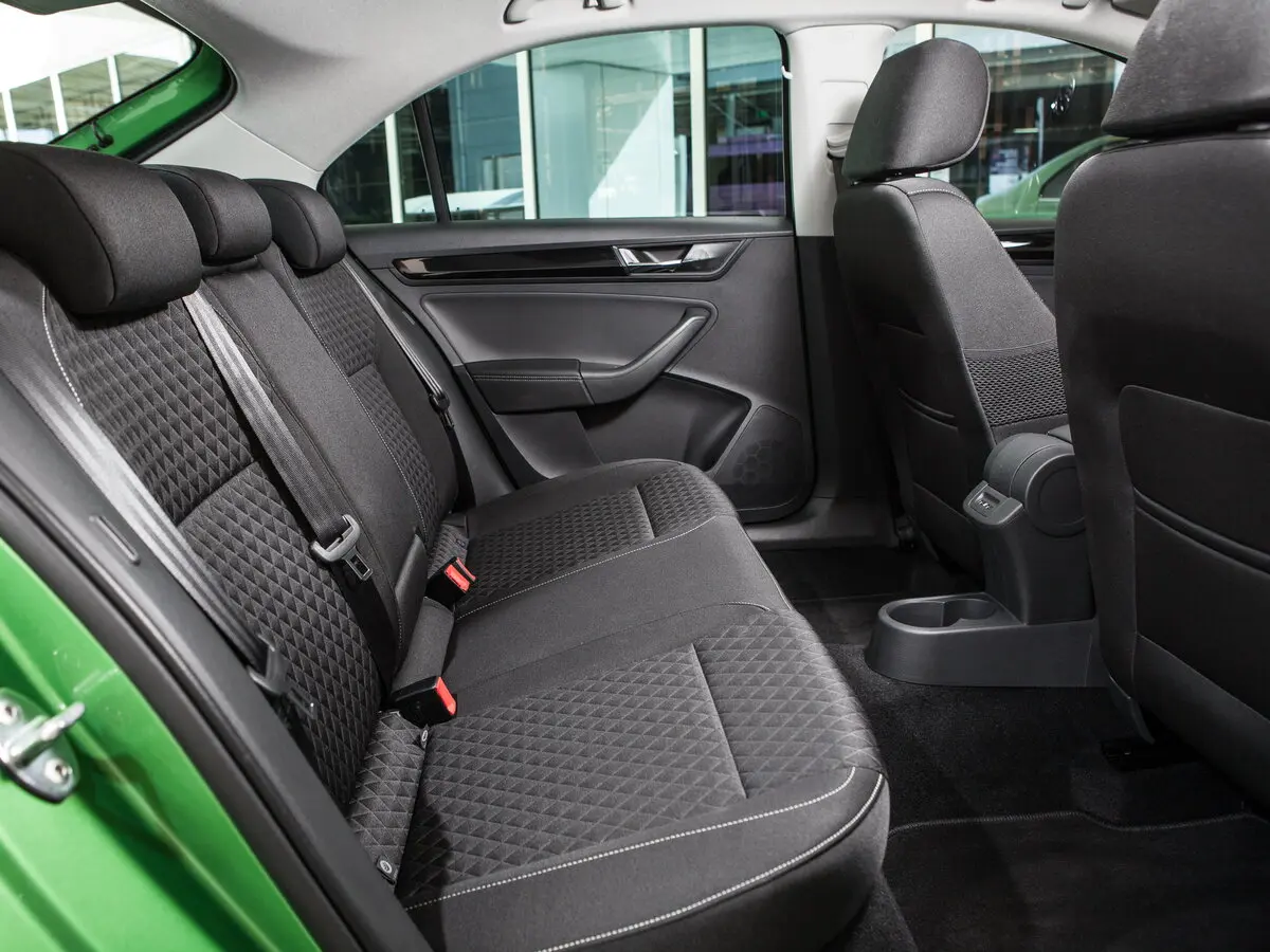 Skoda Rapid I Рестайлинг Лифтбек — фото 10