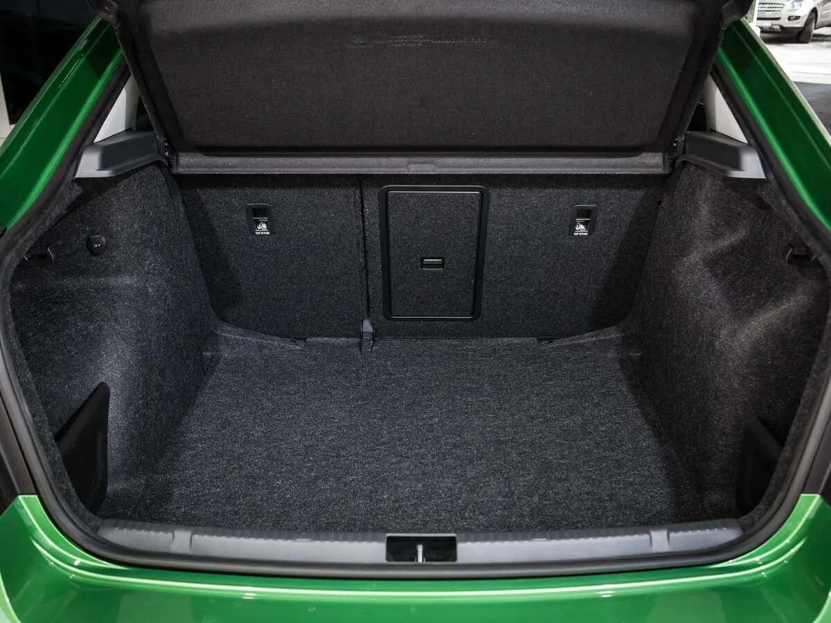 Skoda Rapid I Рестайлинг Лифтбек — фото 12