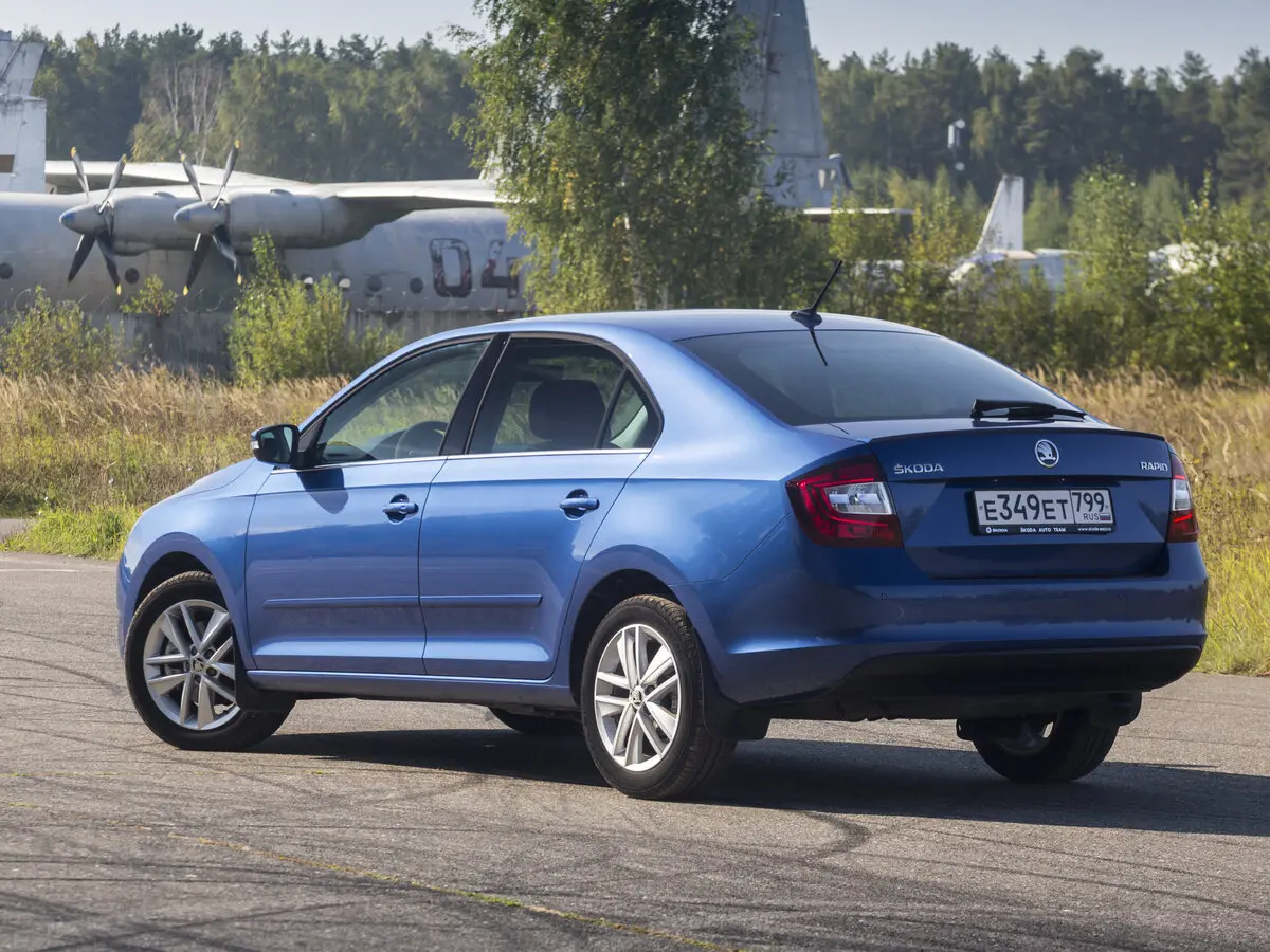 Skoda Rapid I Рестайлинг Лифтбек — фото 21