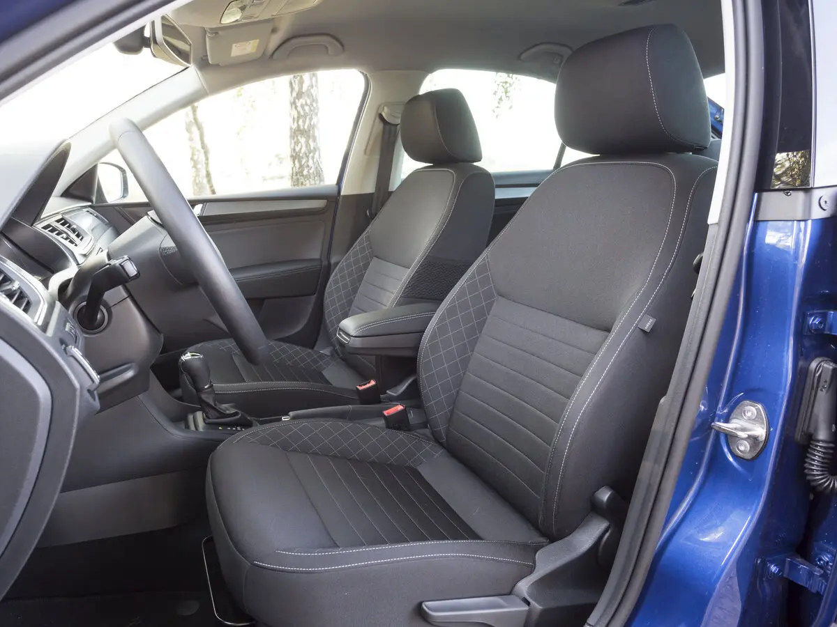 Skoda Rapid I Рестайлинг Лифтбек — фото 23