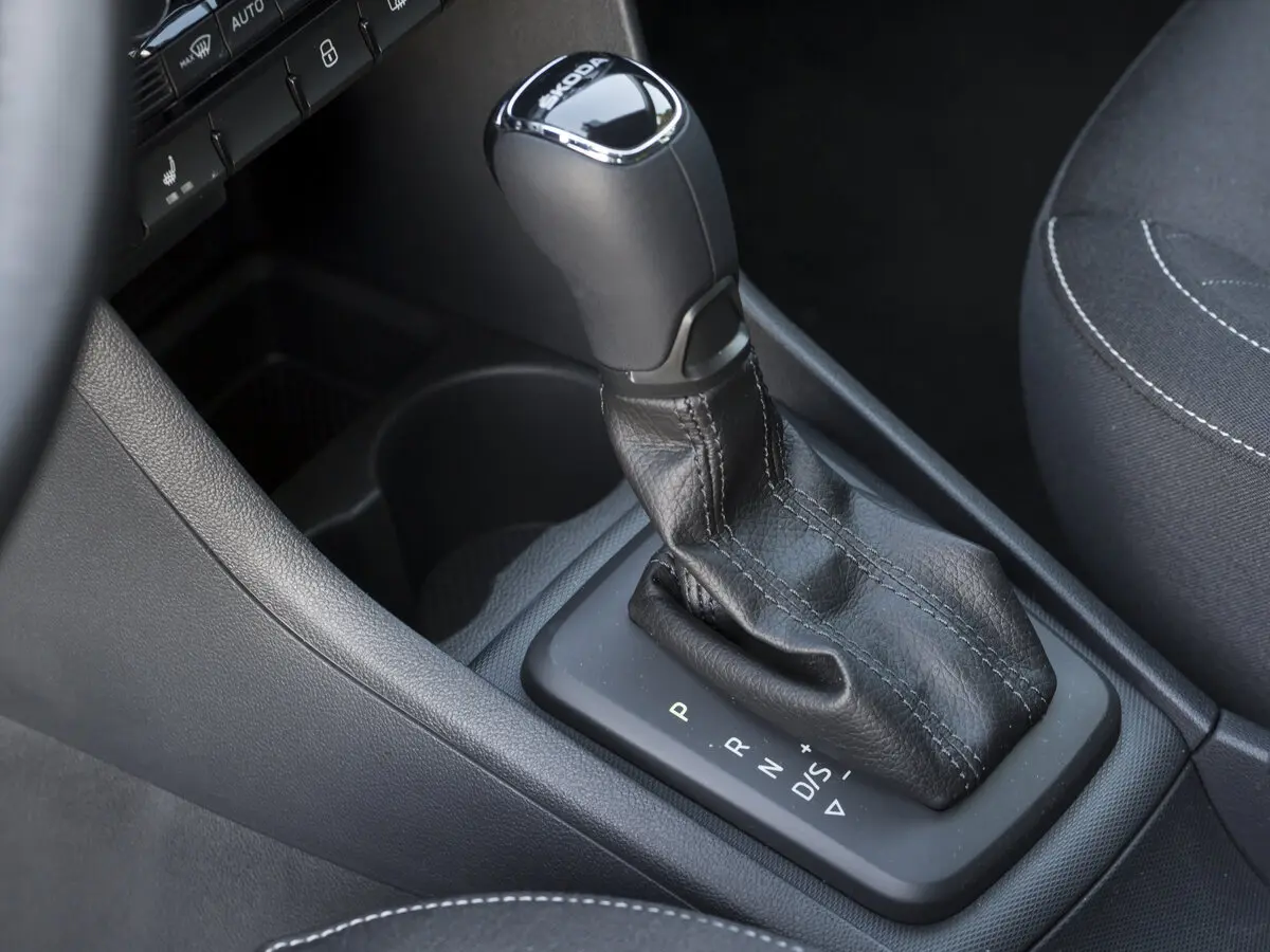 Skoda Rapid I Рестайлинг Лифтбек — фото 26
