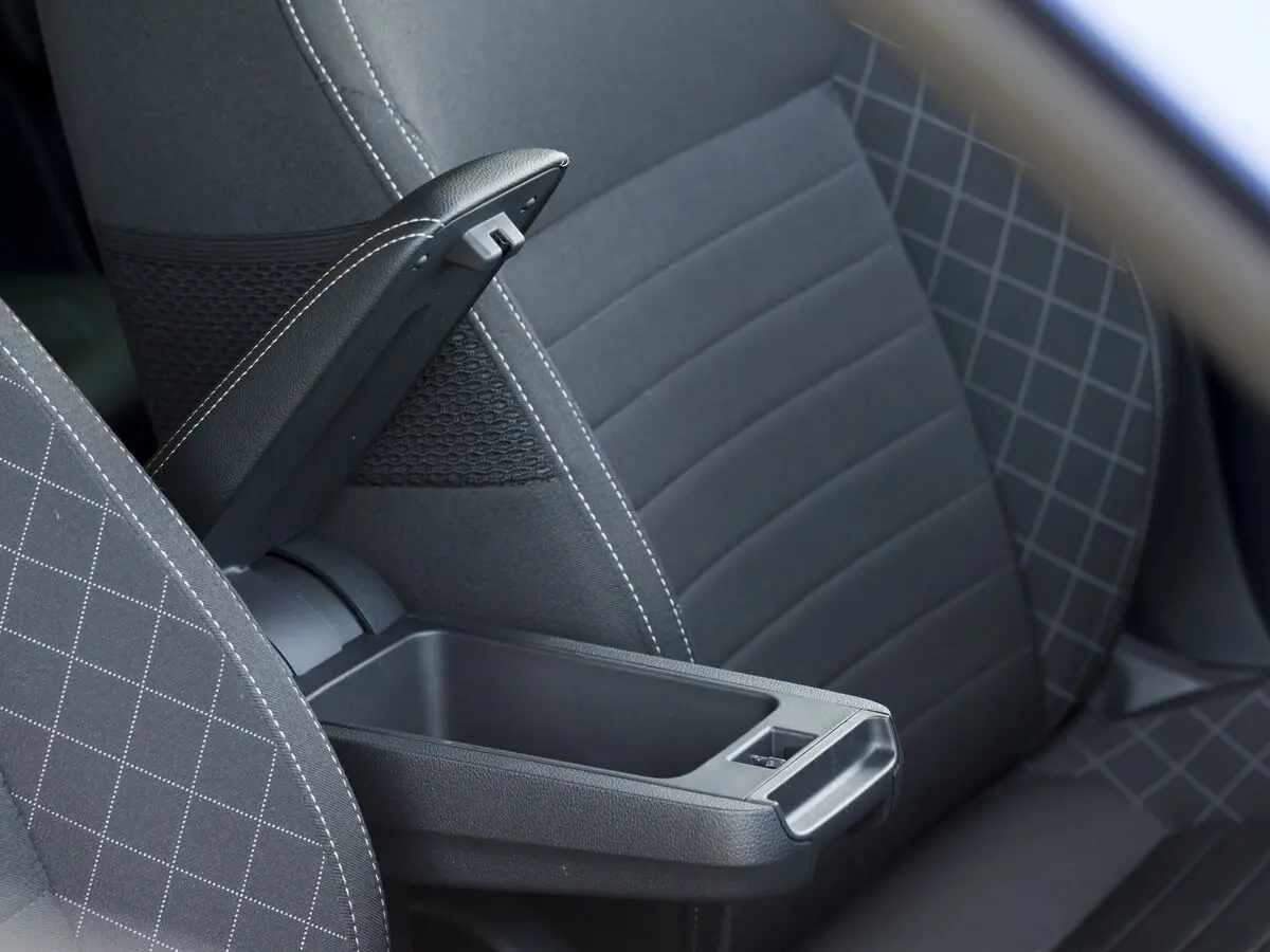Skoda Rapid I Рестайлинг Лифтбек — фото 32