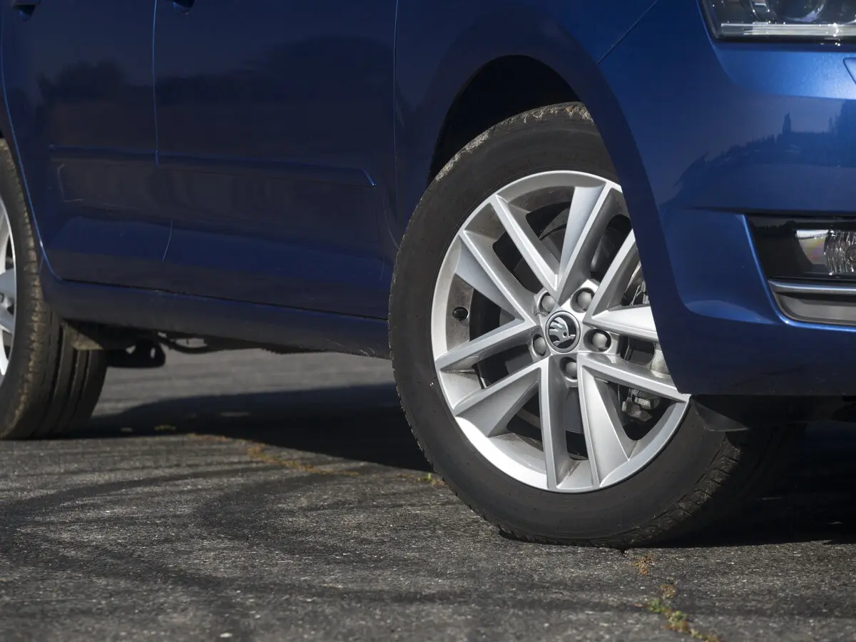 Skoda Rapid I Рестайлинг Лифтбек — фото 33