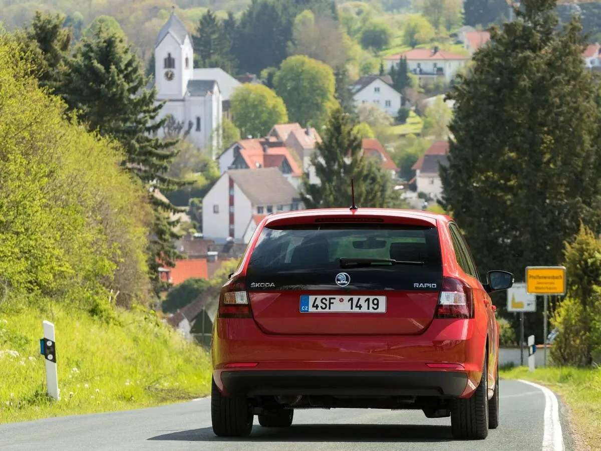 Skoda Rapid I Рестайлинг Универсал 5 дв. — фото 4