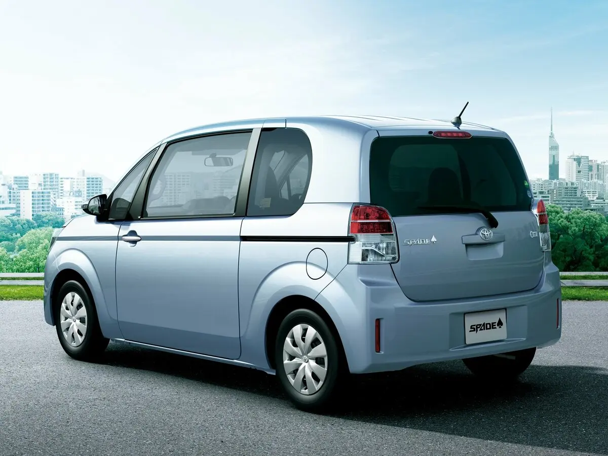Toyota Spade 2012 – 2020 Микровэн — фото 3