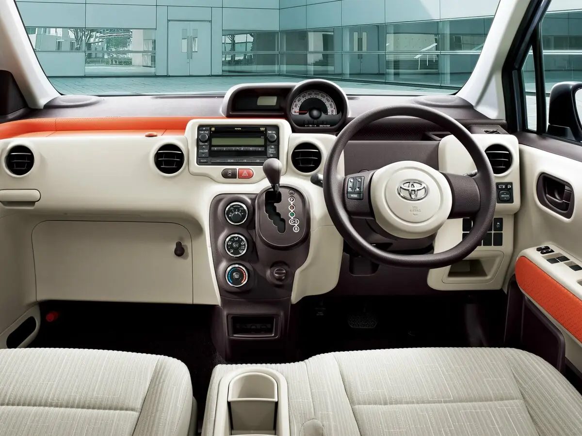 Toyota Spade 2012 – 2020 Микровэн — фото 4