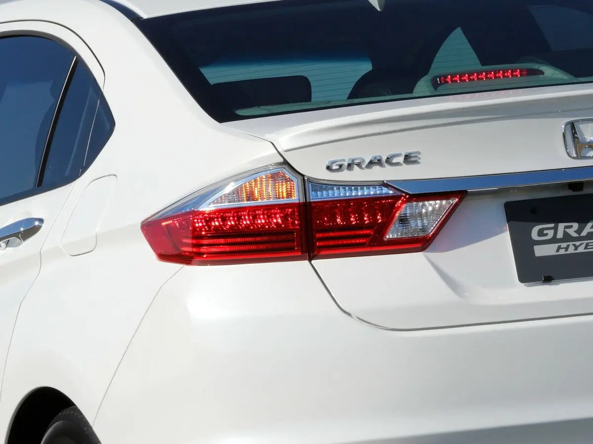 Honda Grace I Седан — сүрөт 12