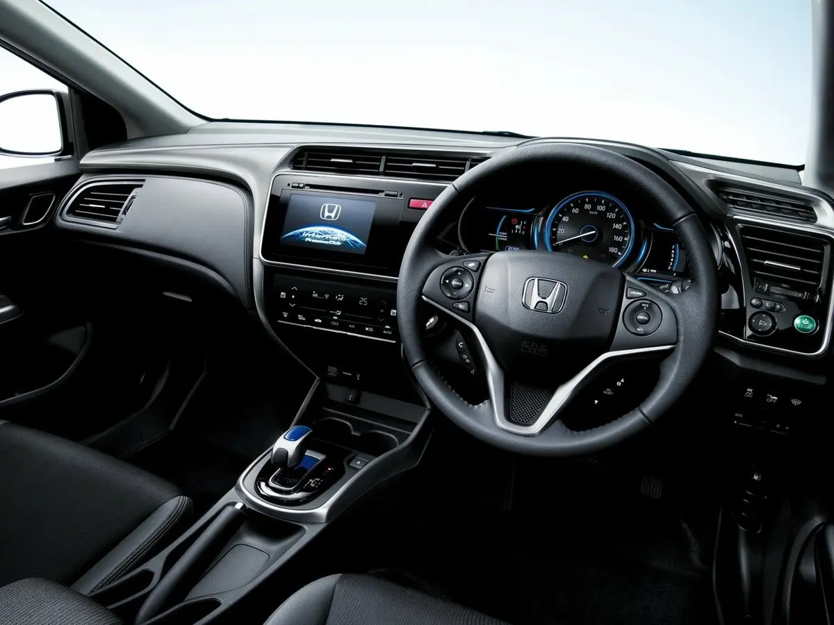 Honda Grace I Рестайлинг Седан — сүрөт 4