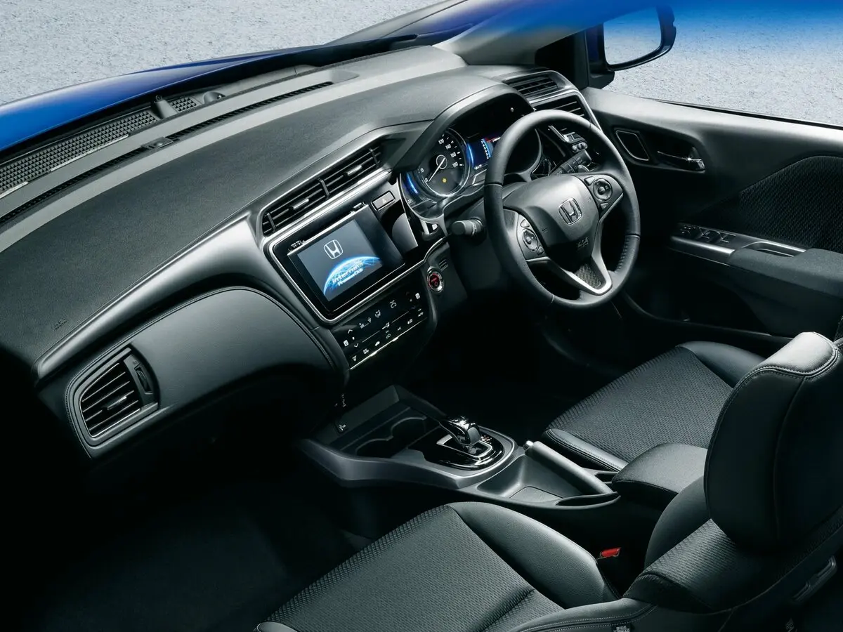 Honda Grace I Рестайлинг Седан — сүрөт 5