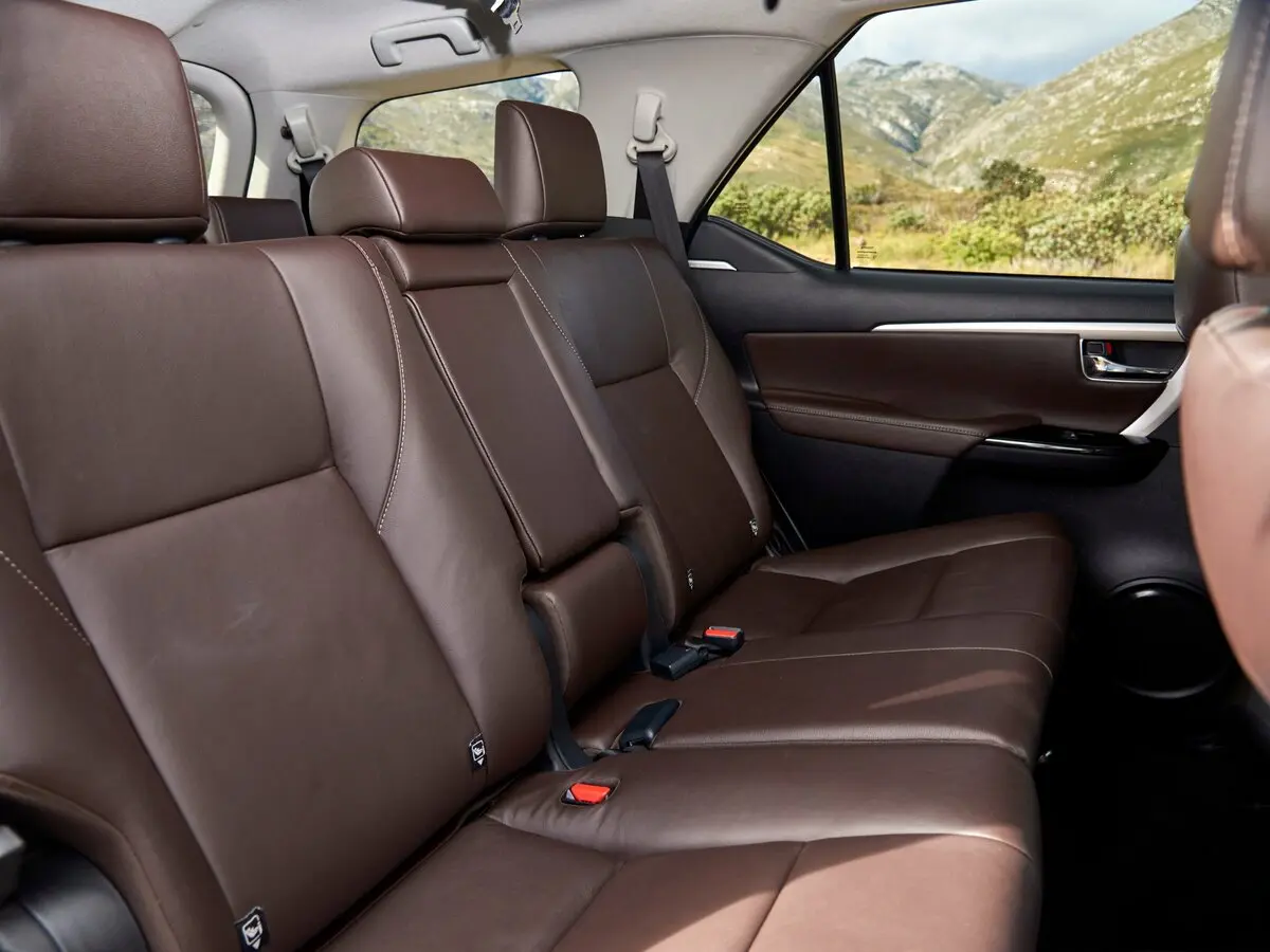 Toyota Fortuner II Внедорожник 5 дв. — фото 8