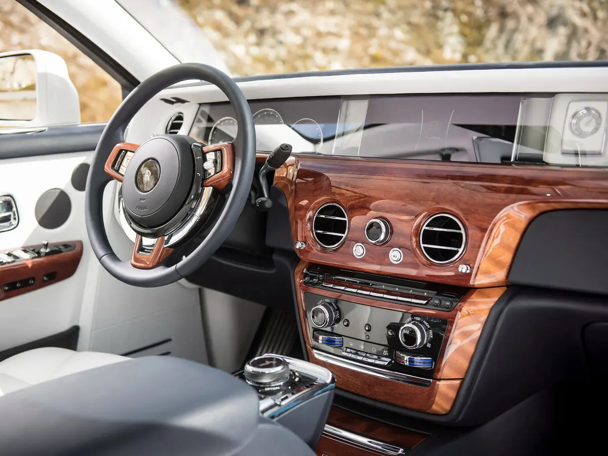 Rolls-Royce Phantom VIII (Series I) Седан — сүрөт 6