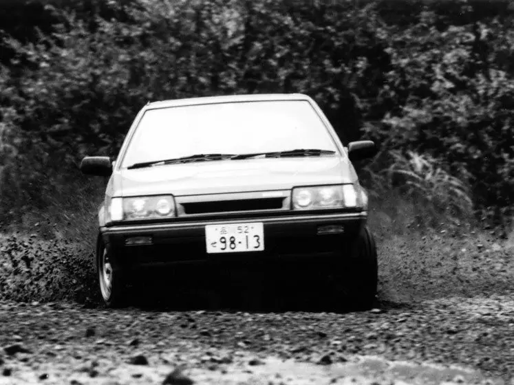 Mazda Familia V (BF) Хэтчбек 3 дв. — сүрөт 2