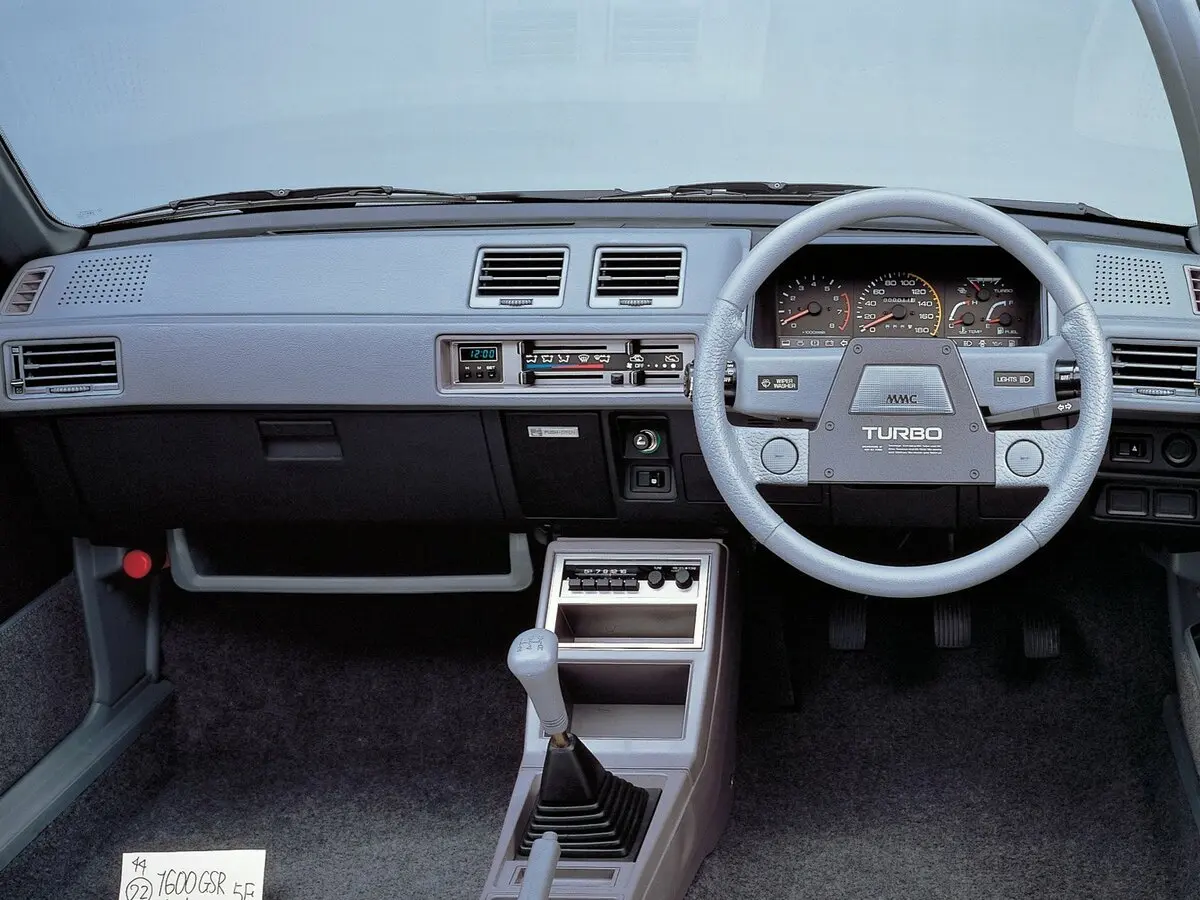 Mitsubishi Mirage II Хэтчбек 5 дв. — 照片 3