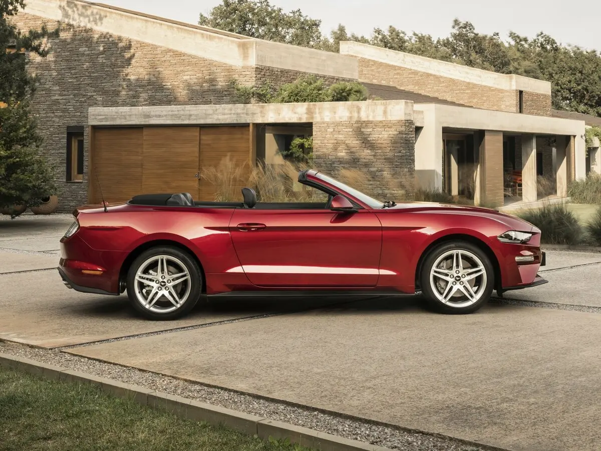 Ford Mustang VI Рестайлинг Кабриолет — сүрөт 2