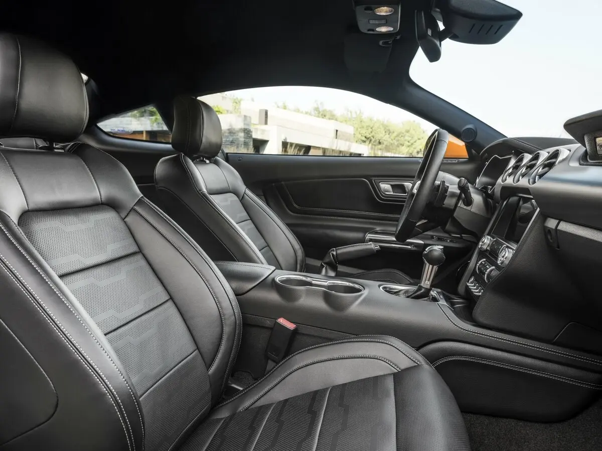 Ford Mustang VI Рестайлинг Купе — сүрөт 7