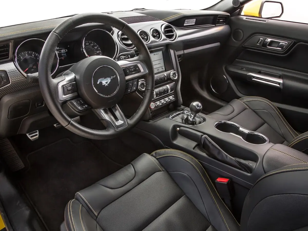 Ford Mustang VI Рестайлинг Купе — сүрөт 8