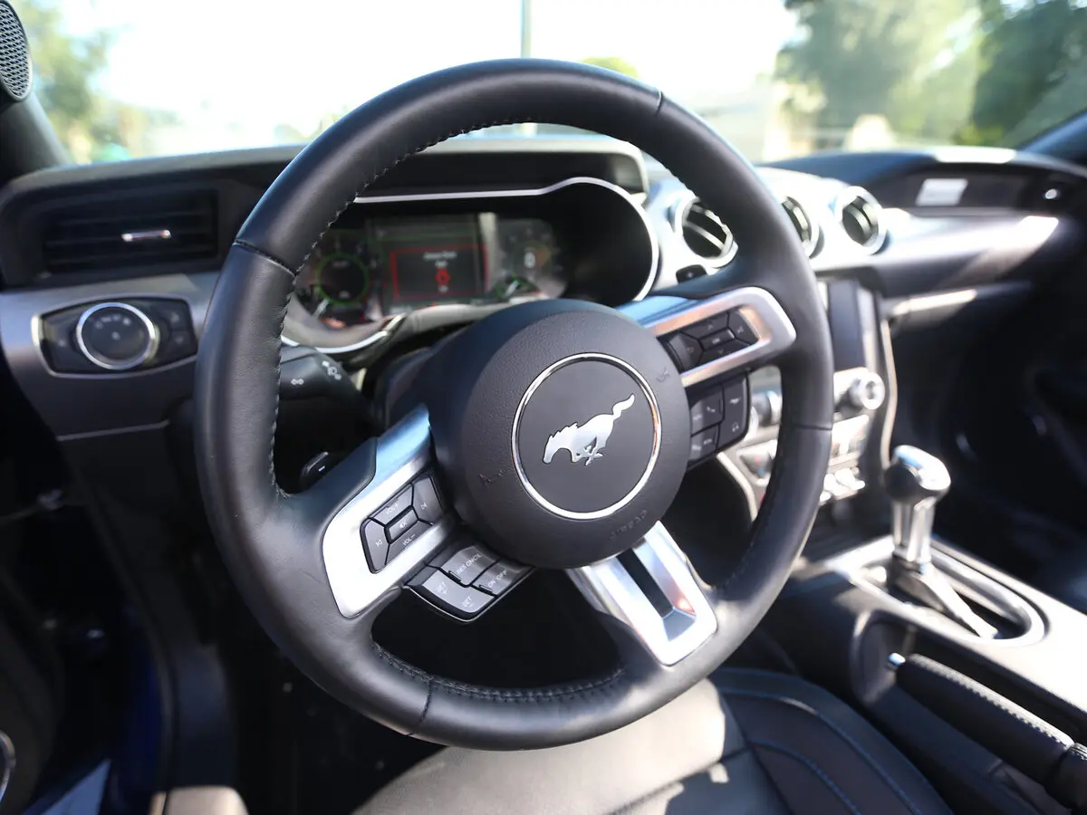 Ford Mustang VI Рестайлинг Купе — сүрөт 10