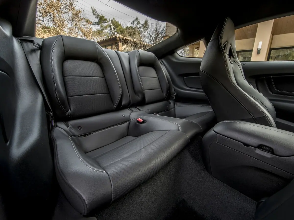 Ford Mustang VI Рестайлинг Купе — сүрөт 12