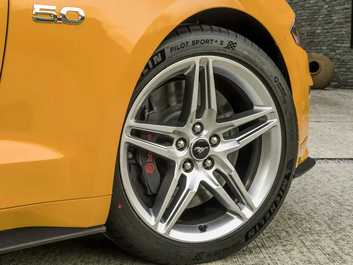 Ford Mustang VI Рестайлинг Купе — сүрөт 19