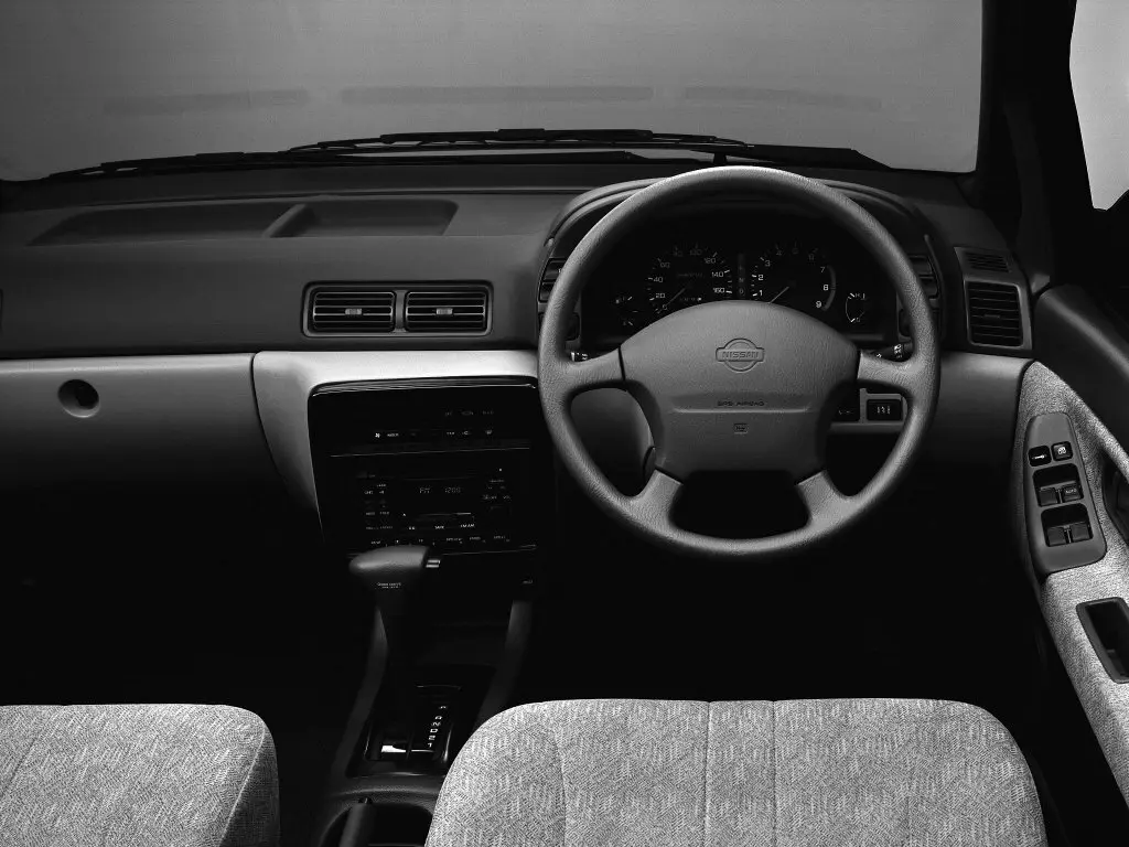 Nissan Prairie II (M11) Компактвэн Joy — сүрөт 3
