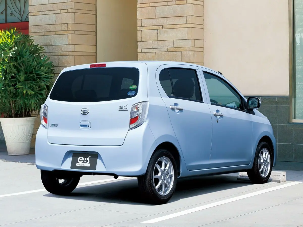 Daihatsu Mira e:S I Рестайлинг Хэтчбек 5 дв. — сүрөт 3