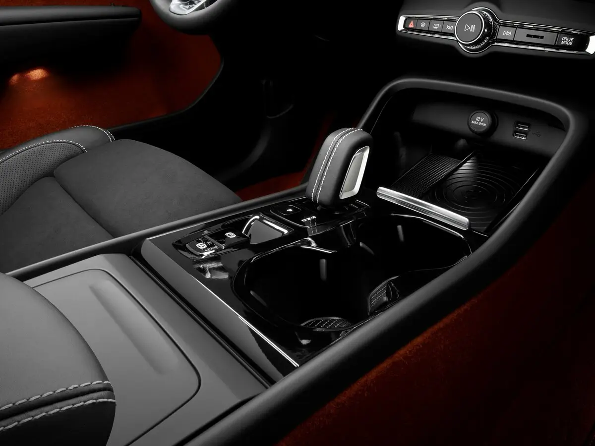 Volvo XC40 I Внедорожник 5 дв. — 照片 10
