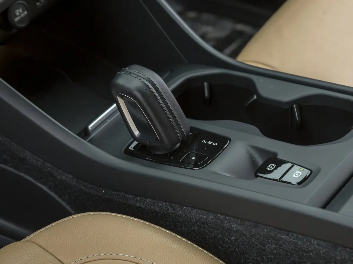 Volvo XC40 I Внедорожник 5 дв. — 照片 28
