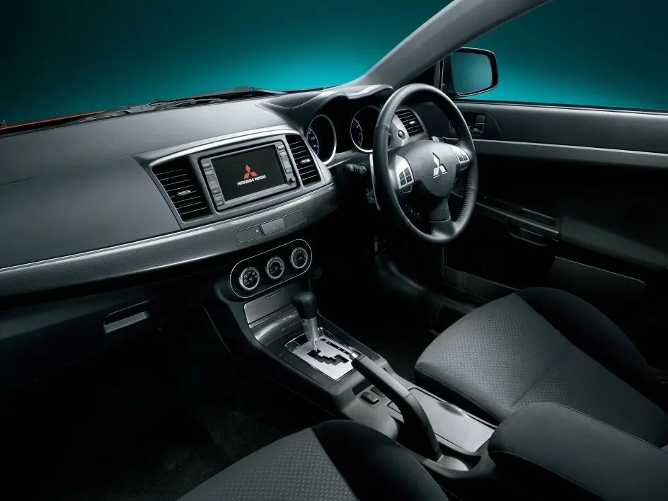 Mitsubishi Galant Fortis I Хэтчбек 5 дв. — сүрөт 4