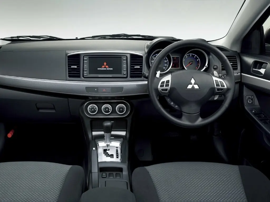 Mitsubishi Galant Fortis I Седан — сүрөт 5