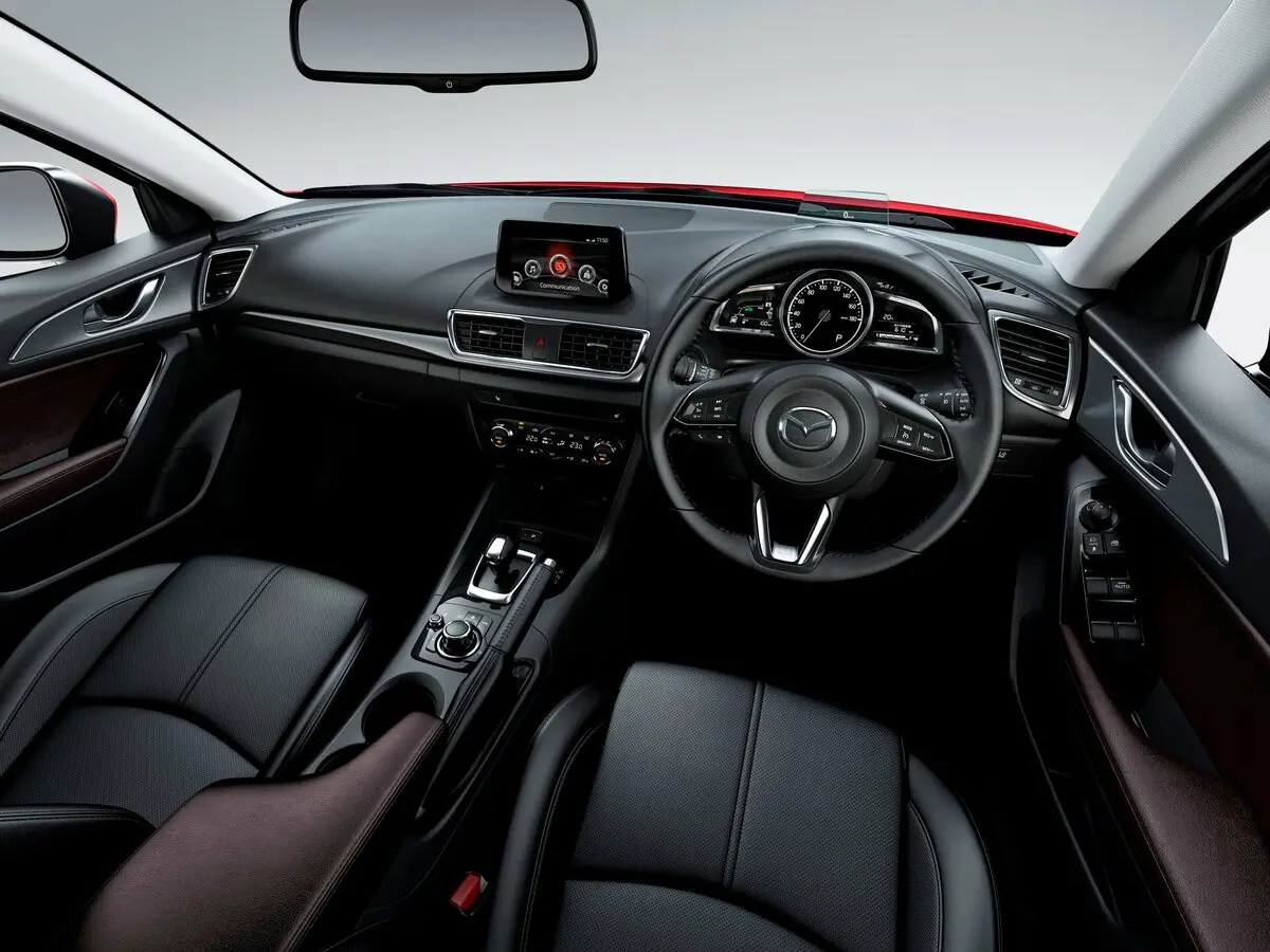 Mazda Axela III Рестайлинг Седан — photo 6