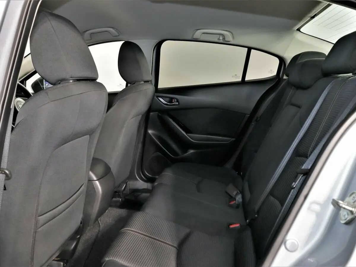 Mazda Axela III Рестайлинг Седан — photo 11