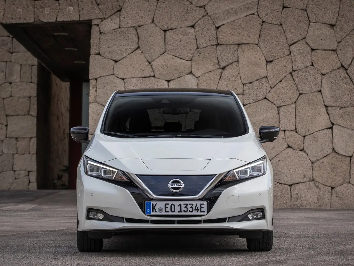 Nissan Leaf II (ZE1) Хэтчбек 5 дв. — сүрөт 3