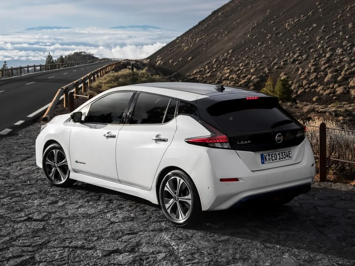 Nissan Leaf II (ZE1) Хэтчбек 5 дв. — сүрөт 5