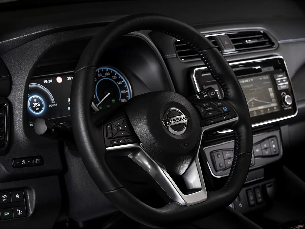 Nissan Leaf II (ZE1) Хэтчбек 5 дв. — сүрөт 10
