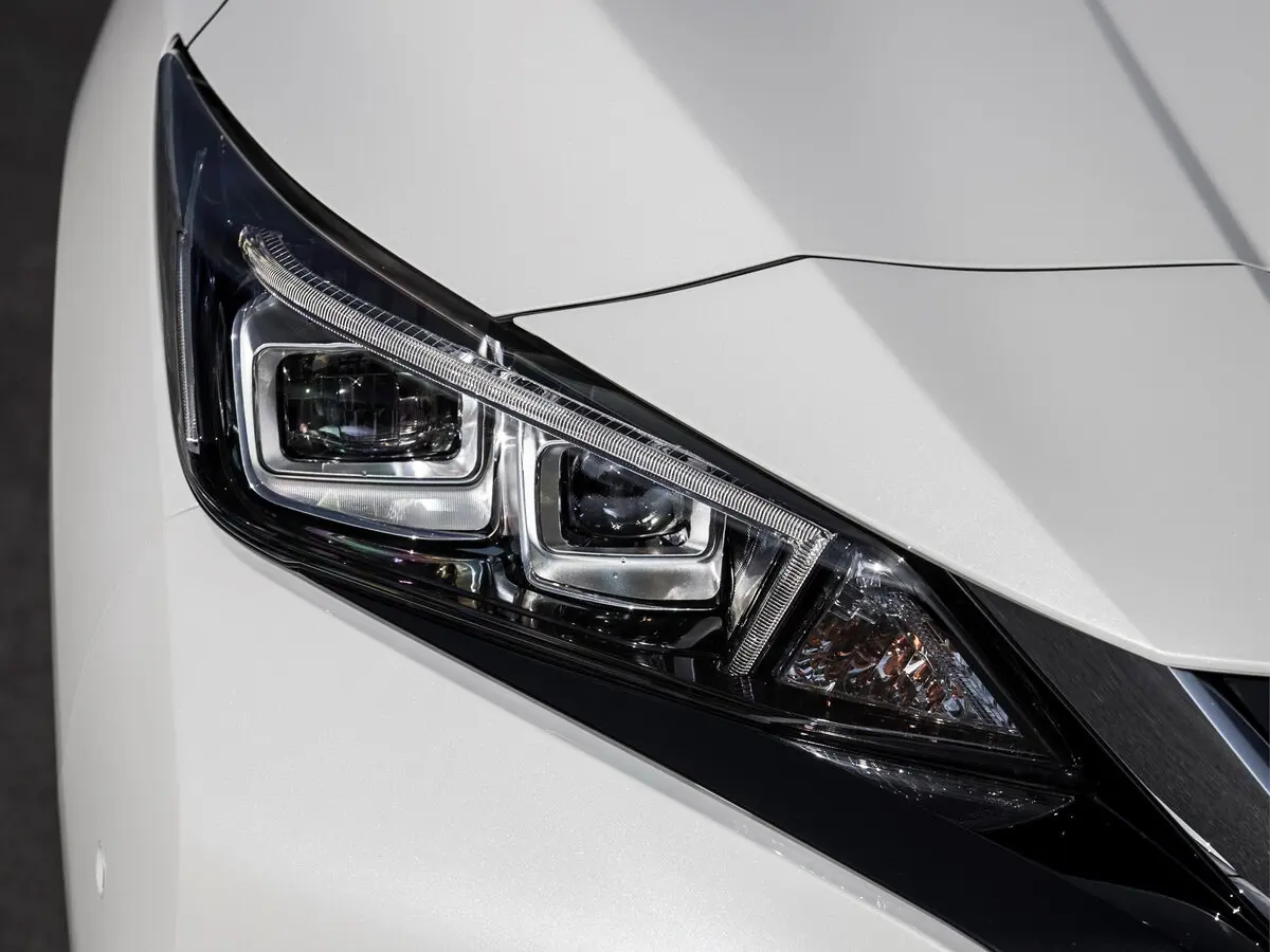Nissan Leaf II (ZE1) Хэтчбек 5 дв. — сүрөт 14