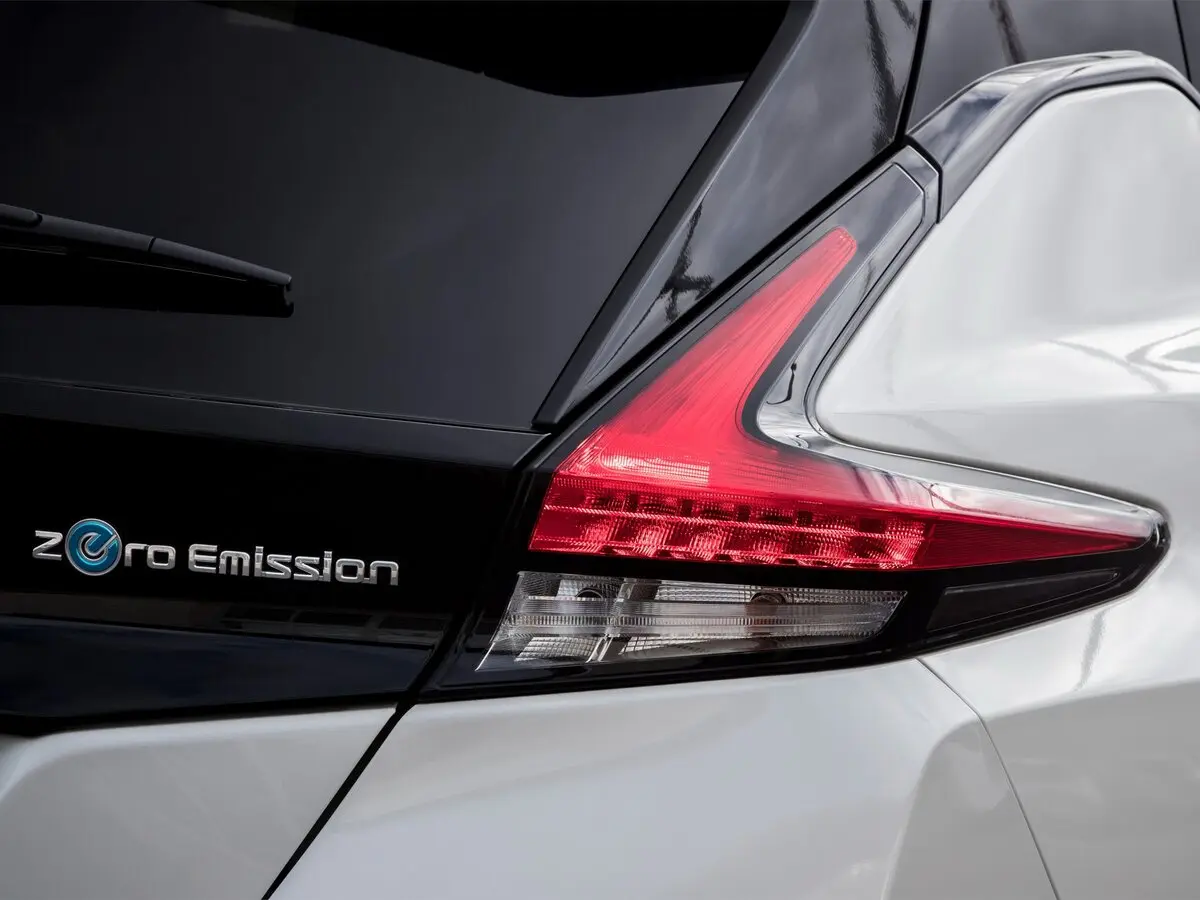 Nissan Leaf II (ZE1) Хэтчбек 5 дв. — сүрөт 15