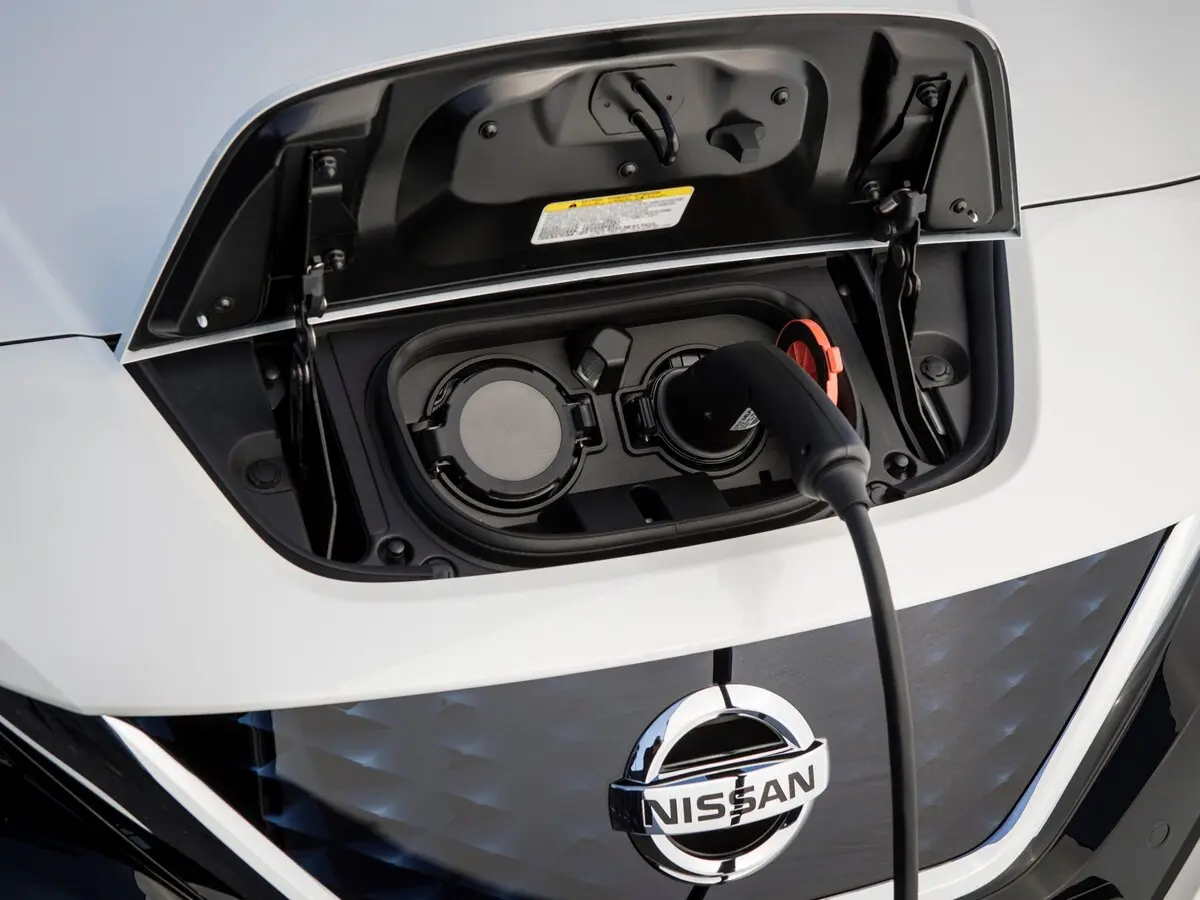 Nissan Leaf II (ZE1) Хэтчбек 5 дв. — сүрөт 17