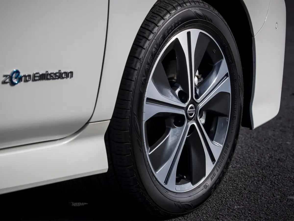 Nissan Leaf II (ZE1) Хэтчбек 5 дв. — сүрөт 18