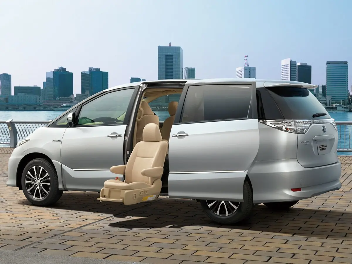 Toyota Estima III Рестайлинг 2 Минивэн — фото 7