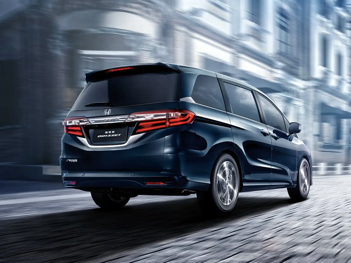 Honda Odyssey V Минивэн — фото 4