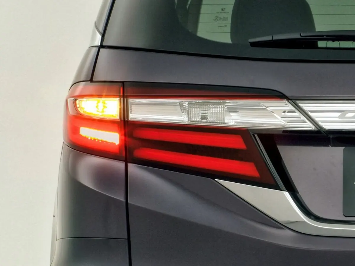 Honda Odyssey V Минивэн — фото 12