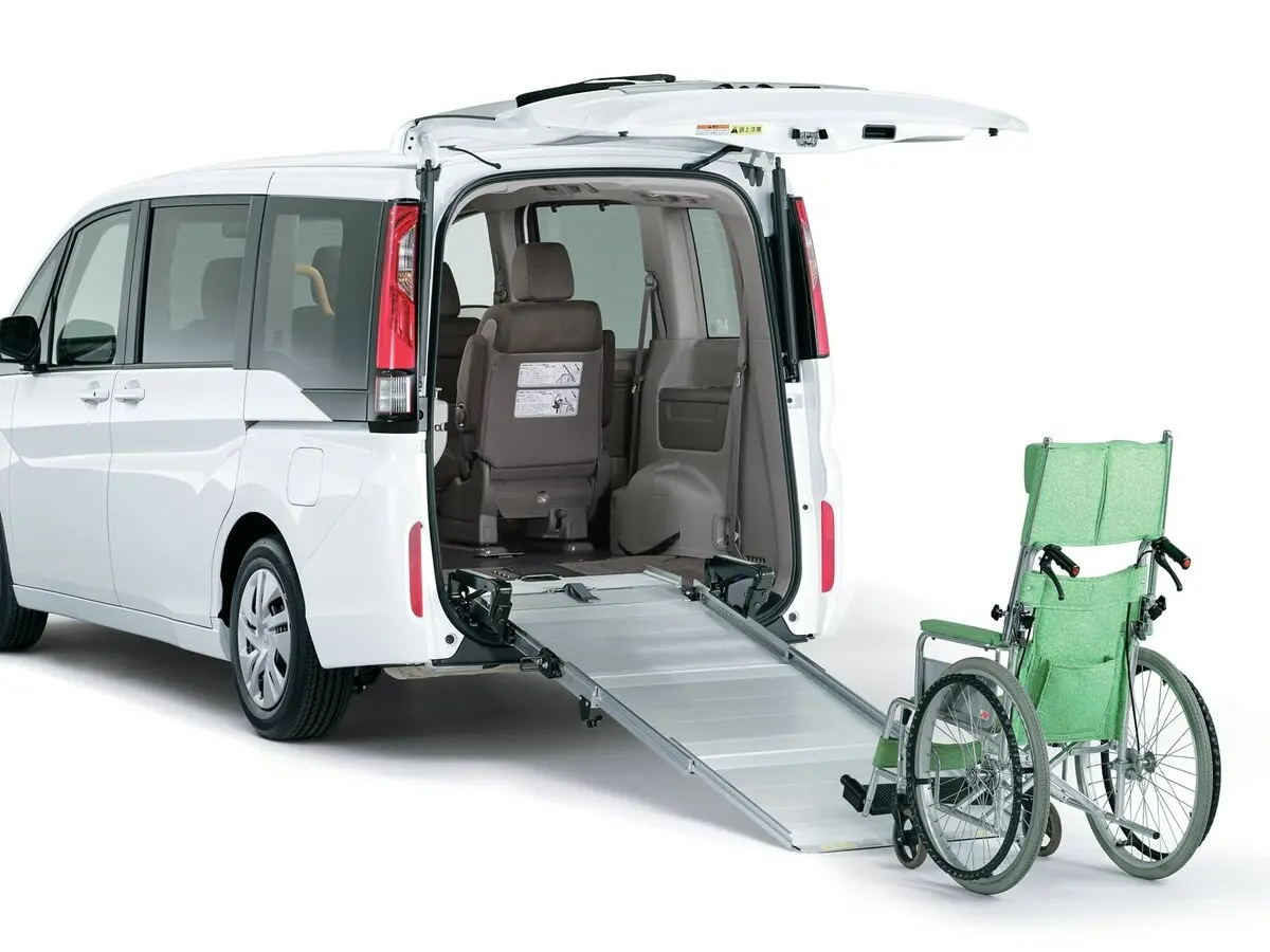 Honda Stepwgn V Минивэн — фото 10
