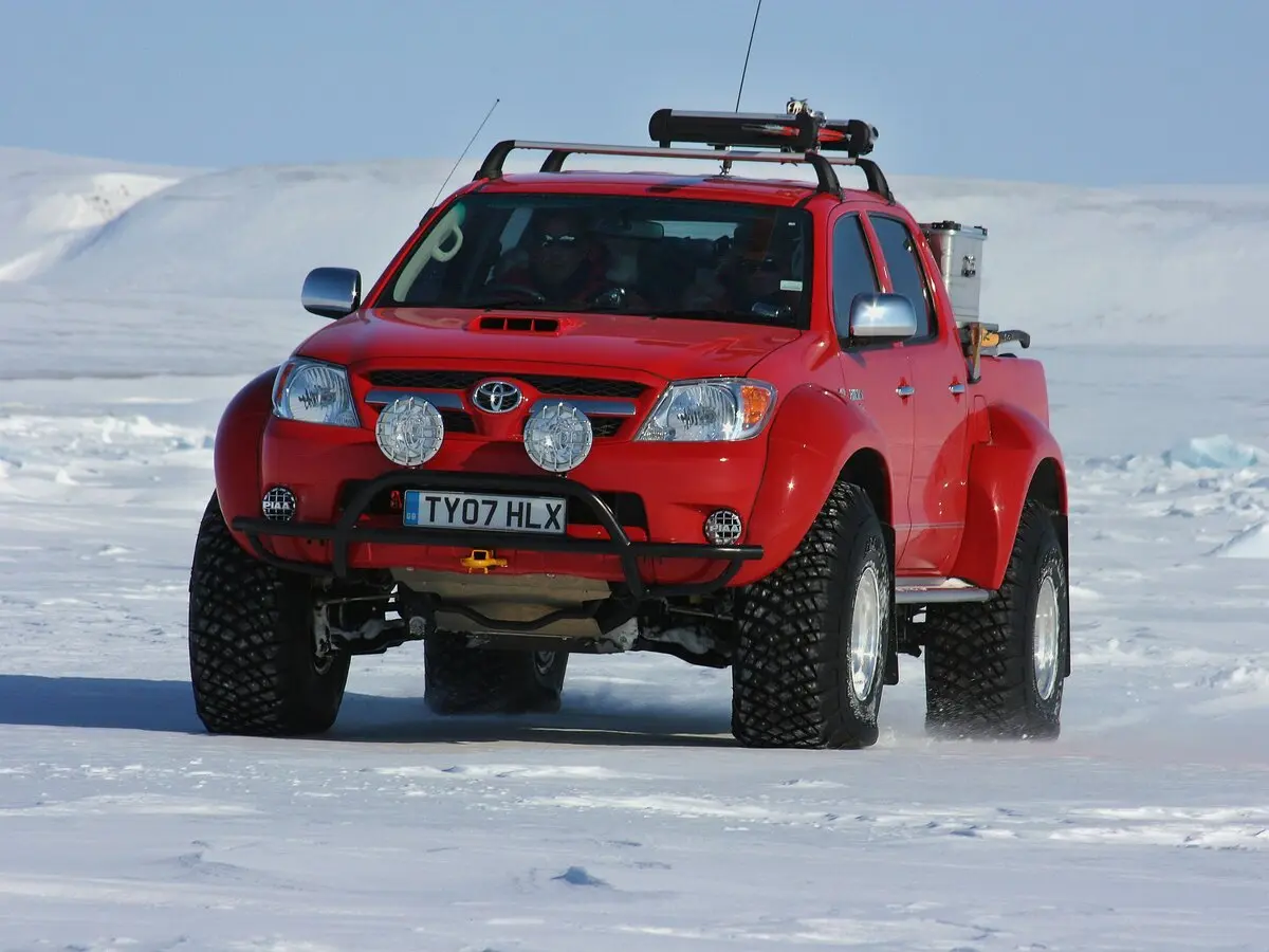 Toyota Hilux VII Пикап Двойная кабина Arctic Trucks — сүрөт 3