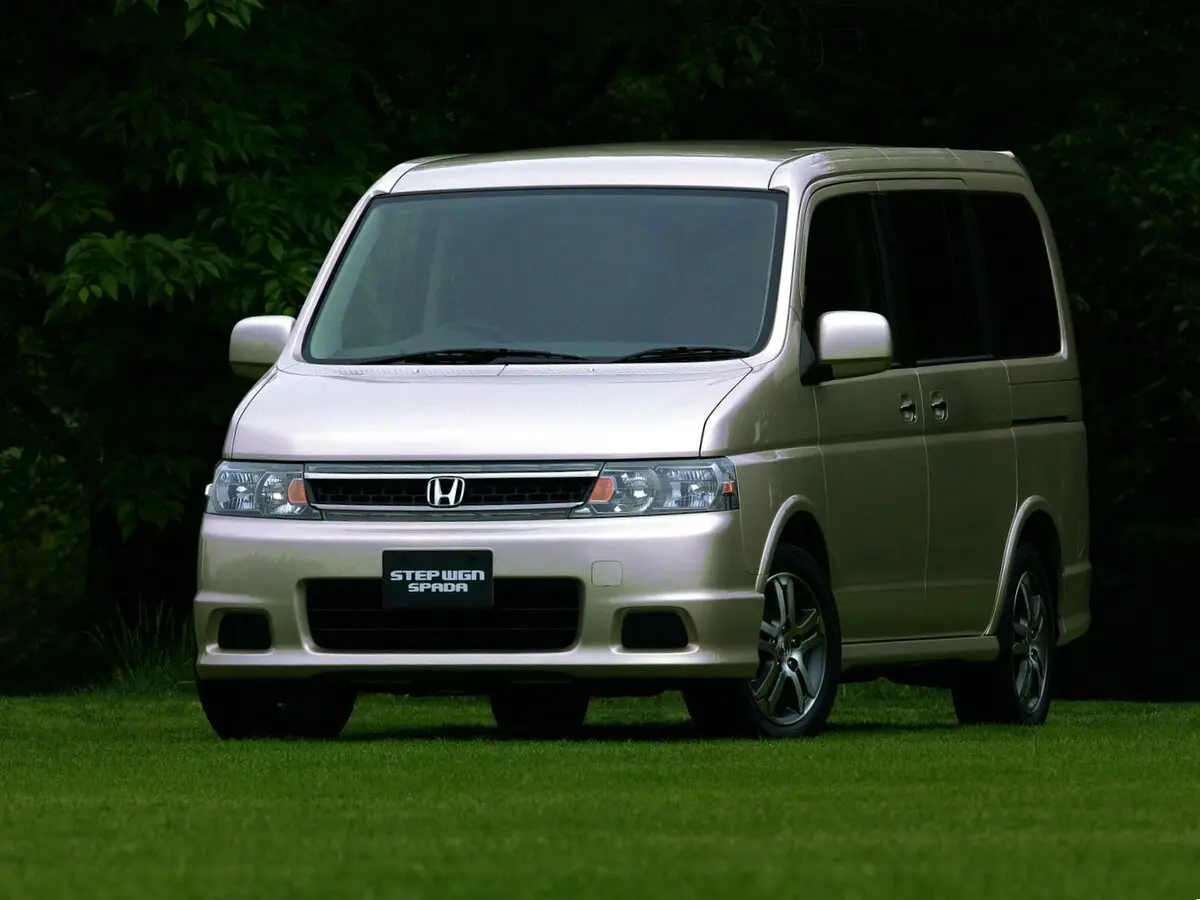 Honda Stepwgn II Рестайлинг Минивэн Spada — фото 3