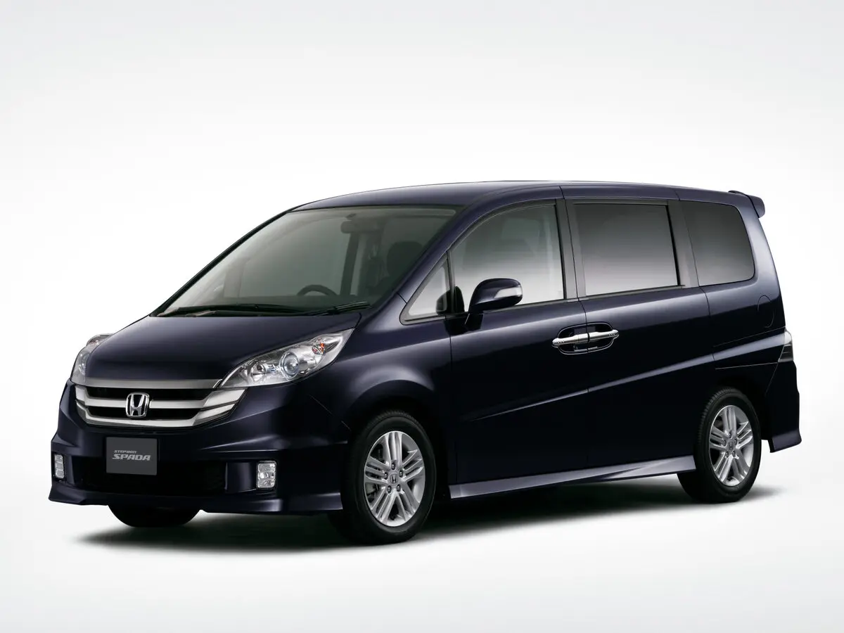 Honda Stepwgn III Минивэн Spada — фото 2