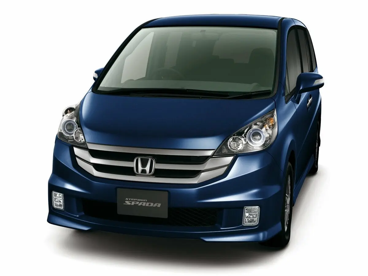 Honda Stepwgn III Минивэн Spada — фото 3