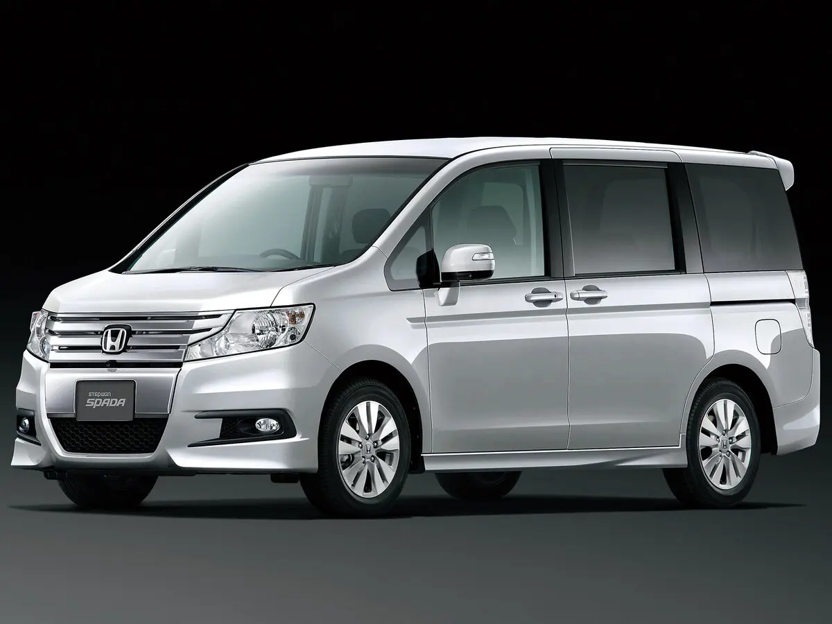Honda Stepwgn IV Минивэн Spada