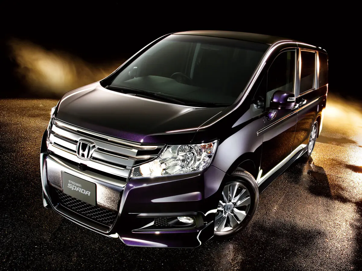 Honda Stepwgn IV Минивэн Spada — фото 2